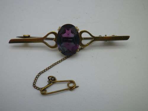 Hallmarked 9ct Yellow Gold and Rhinestone? Vintage Brooch. 5.7 cm long, 4.8 grms