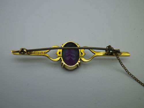 Hallmarked 9ct Yellow Gold and Rhinestone? Vintage Brooch. 5.7 cm long, 4.8 grms