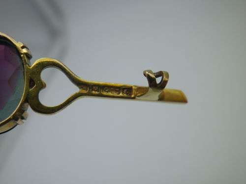 Hallmarked 9ct Yellow Gold and Rhinestone? Vintage Brooch. 5.7 cm long, 4.8 grms
