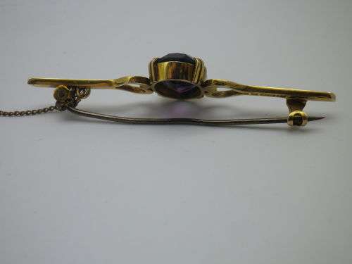 Hallmarked 9ct Yellow Gold and Rhinestone? Vintage Brooch. 5.7 cm long, 4.8 grms