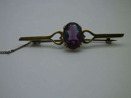 Hallmarked 9ct Yellow Gold and Rhinestone? Vintage Brooch. 5.7 cm long, 4.8 grms