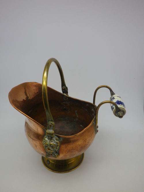 Small Copper & Brass Miniature Decorative Coal Scuttle. Porcelain handle 22x13cmToilet roll holder