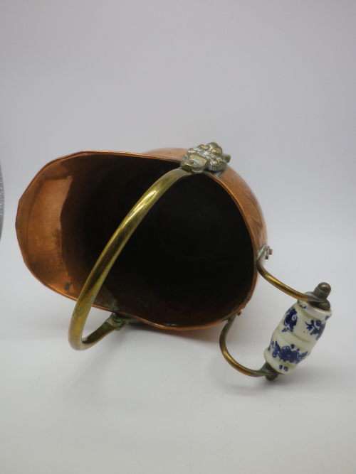 Small Copper & Brass Miniature Decorative Coal Scuttle. Porcelain handle 22x13cmToilet roll holder