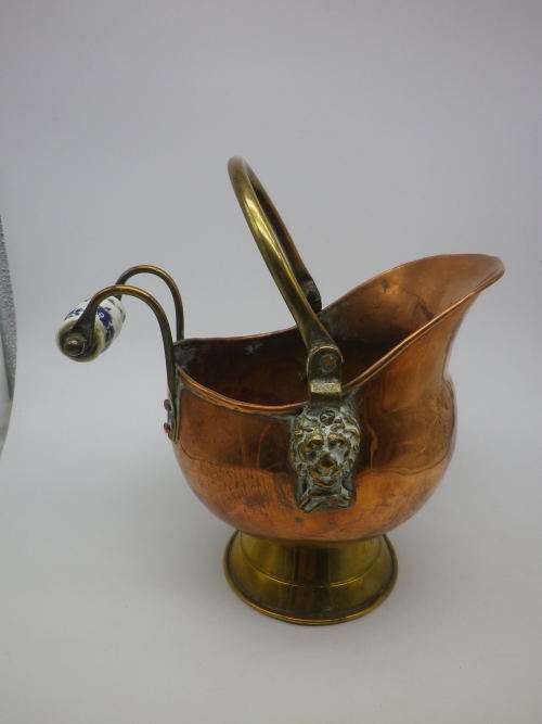 Small Copper & Brass Miniature Decorative Coal Scuttle. Porcelain handle 22x13cmToilet roll holder