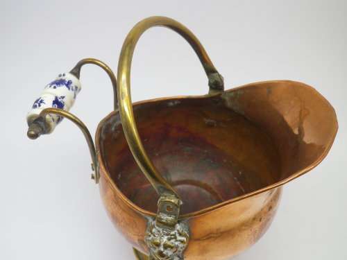 Small Copper & Brass Miniature Decorative Coal Scuttle. Porcelain handle 22x13cmToilet roll holder