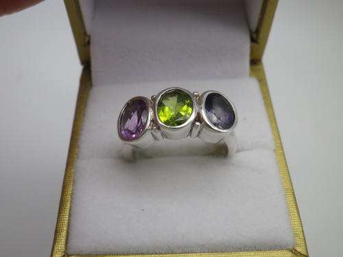 Stunning Sterling Silver Amethyst and Peridot Vintage ring!! Size: P  8 grms.