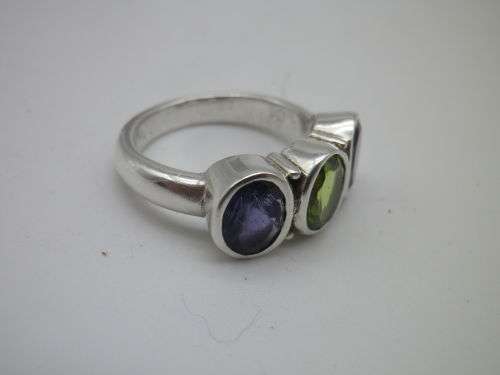 Stunning Sterling Silver Amethyst and Peridot Vintage ring!! Size: P  8 grms.