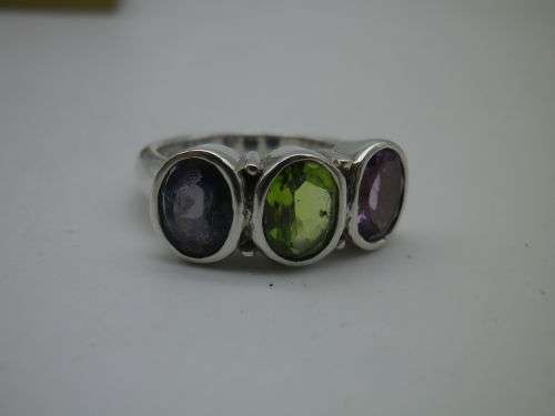 Stunning Sterling Silver Amethyst and Peridot Vintage ring!! Size: P  8 grms.