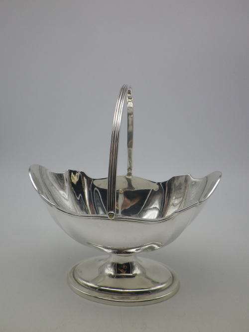 Hallmarked silver sweet basket. London 1894 Thomas Bradbury & Sons 139g