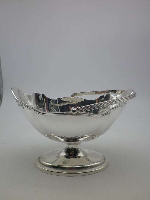 Hallmarked silver sweet basket. London 1894 Thomas Bradbury & Sons 139g