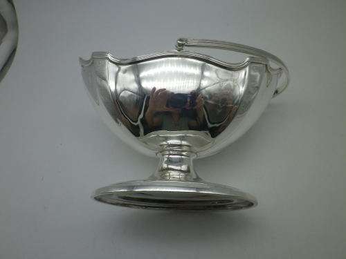 Hallmarked silver sweet basket. London 1894 Thomas Bradbury & Sons 139g