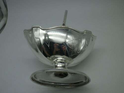 Hallmarked silver sweet basket. London 1894 Thomas Bradbury & Sons 139g