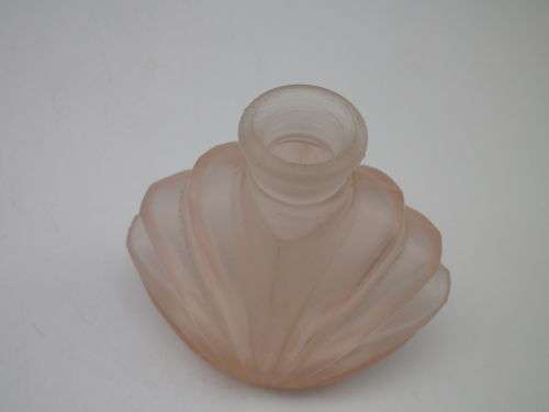 Art Deco Style Dusky Pink Glass Perfume Bottle. 11cm tall. No damage. Charming!
