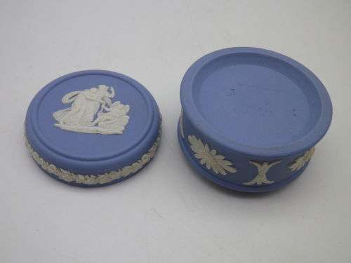 Wedgwood Blue Jasperware Small Round Lidded Pill or Trinket Box. 4.5cm x 3.1cm high