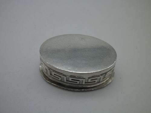 Sterling Silver 935 oval vintage pill box  3.5 x 2.5 x1.8cm  12 grams
