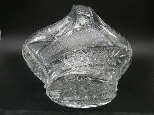CUT CRYSTAL SWEET BASKET, WATFORD ENGLAND ORIGINAL LABEL 18 x 16.5 x 12.5 cm
