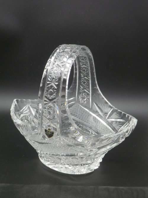 CUT CRYSTAL SWEET BASKET, WATFORD ENGLAND ORIGINAL LABEL 18 x 16.5 x 12.5 cm