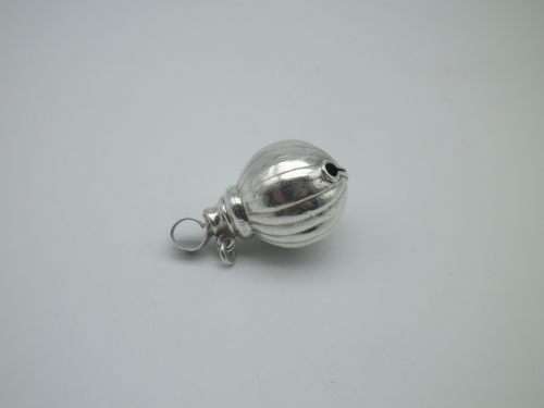 CHESTER 1899 ANTIQUE HALLMARKED STERLING SILVER baby`s rattle teether bell. 14grms 4.5 x 2.5 cm RARE