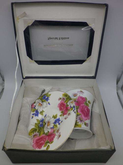WIESENTHAL TRIO SPECIAL EDITION. Boxed. Gorgeous bright floral design