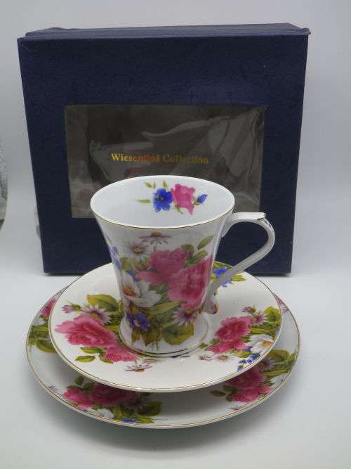 WIESENTHAL TRIO SPECIAL EDITION. Boxed. Gorgeous bright floral design