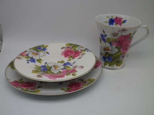 WIESENTHAL TRIO SPECIAL EDITION. Boxed. Gorgeous bright floral design