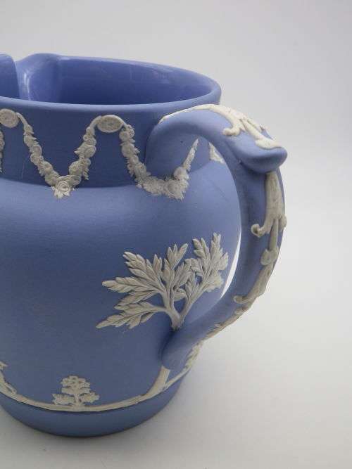 Large VINTAGE 1953 WEDGWOOD BLUE JASPERWARE JUG. 13 cm Excellent Condition