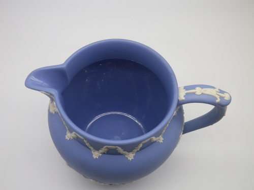 Large VINTAGE 1953 WEDGWOOD BLUE JASPERWARE JUG. 13 cm Excellent Condition