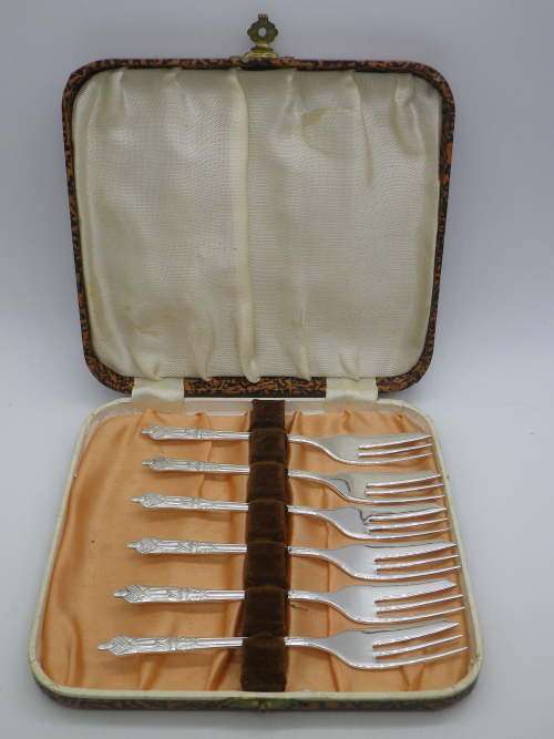 Lovely set of Six Vintage Silver Plated EPNS APOSTLE forks. Sheffield, England. Boxed.