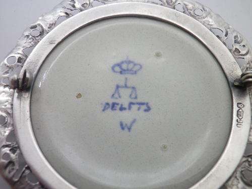 Vintage early 1900s Good Quality Silver Plated and Delft porcelain large round brooch 6.3cm