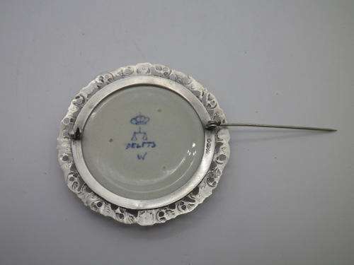 Vintage early 1900s Good Quality Silver Plated and Delft porcelain large round brooch 6.3cm