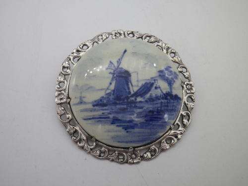 Vintage early 1900s Good Quality Silver Plated and Delft porcelain large round brooch 6.3cm