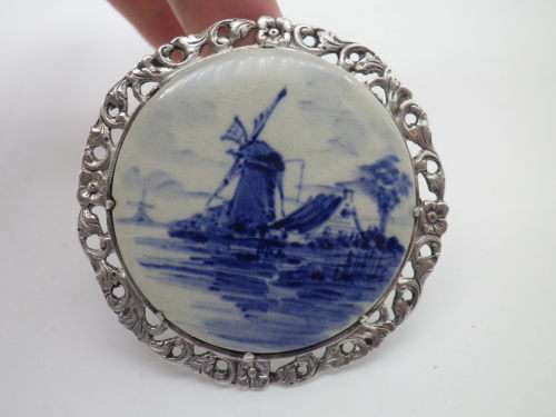 Vintage early 1900s Good Quality Silver Plated and Delft porcelain large round brooch 6.3cm