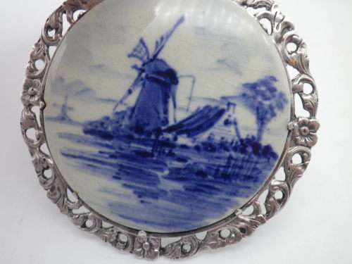 Vintage early 1900s Good Quality Silver Plated and Delft porcelain large round brooch 6.3cm