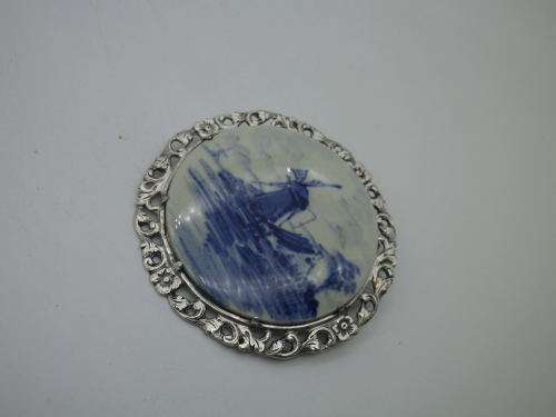 Vintage early 1900s Good Quality Silver Plated and Delft porcelain large round brooch 6.3cm
