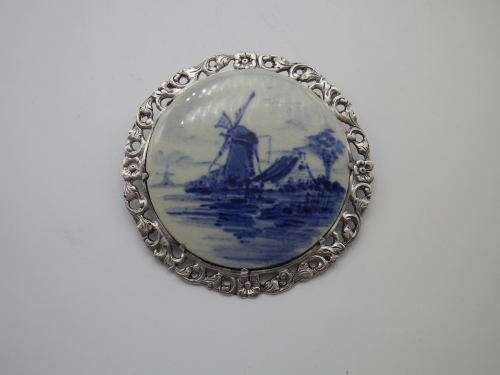 Vintage early 1900s Good Quality Silver Plated and Delft porcelain large round brooch 6.3cm