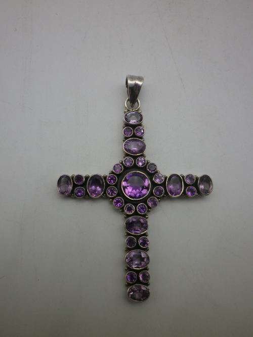 Sterling Silver & Amethyst Cross. HUGE set with 32 Beautiful Amethysts 8 x 5.5cm 19grms