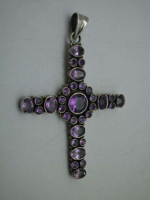 Sterling Silver & Amethyst Cross. HUGE set with 32 Beautiful Amethysts 8 x 5.5cm 19grms