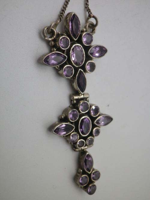 Sterling Silver & Natural Amethyst Necklace. 23 beautiful Amethysts 15.3 grms