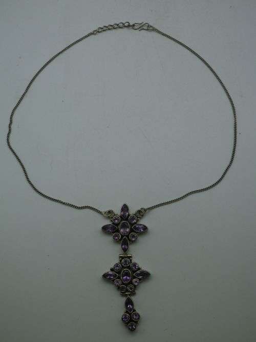 Sterling Silver & Natural Amethyst Necklace. 23 beautiful Amethysts 15.3 grms