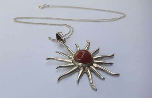 STERLING SILVER and CARNELIAN SUN SHAPED NECKLACE 12.9grms Chain: 60cm pendant: 5.7 x 4.6cm