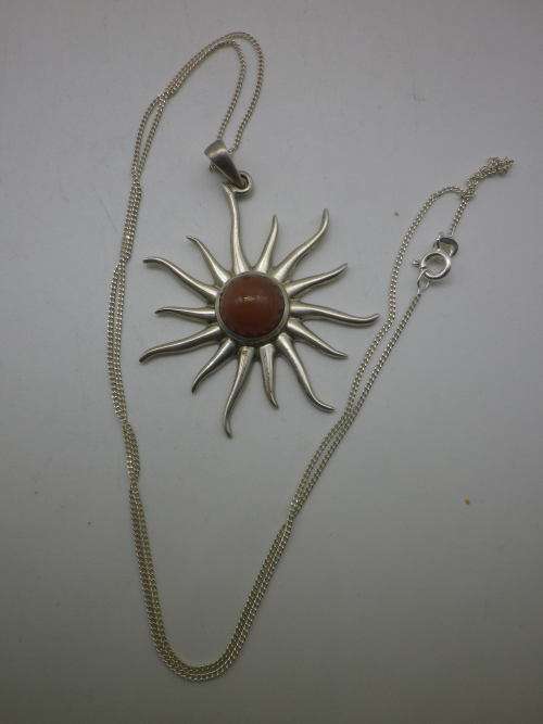 STERLING SILVER and CARNELIAN SUN SHAPED NECKLACE 12.9grms Chain: 60cm pendant: 5.7 x 4.6cm