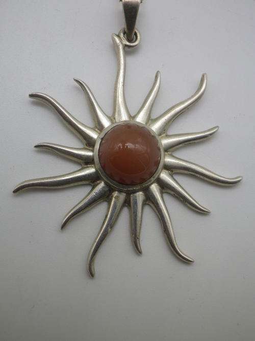 STERLING SILVER and CARNELIAN SUN SHAPED NECKLACE 12.9grms Chain: 60cm pendant: 5.7 x 4.6cm