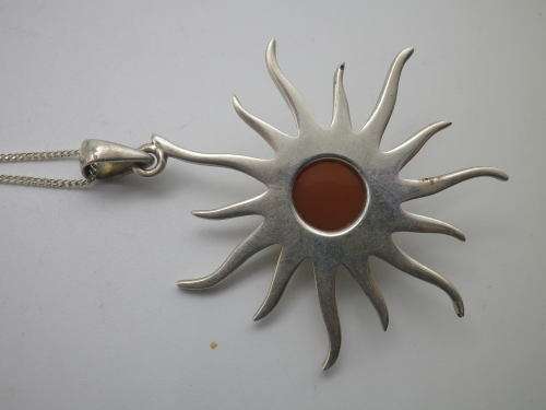 STERLING SILVER and CARNELIAN SUN SHAPED NECKLACE 12.9grms Chain: 60cm pendant: 5.7 x 4.6cm