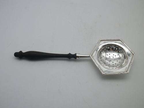 ANTIQUE HALLMARKED SILVER TEA STRAINER, Wooden handle  Birmingham 1906 Henry Clifford Davis  18.5 cm