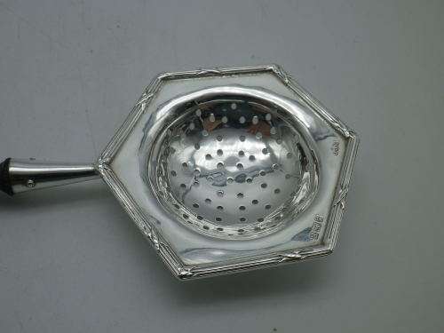 ANTIQUE HALLMARKED SILVER TEA STRAINER, Wooden handle  Birmingham 1906 Henry Clifford Davis  18.5 cm