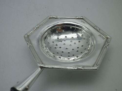 ANTIQUE HALLMARKED SILVER TEA STRAINER, Wooden handle  Birmingham 1906 Henry Clifford Davis  18.5 cm