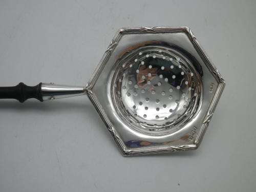 ANTIQUE HALLMARKED SILVER TEA STRAINER, Wooden handle  Birmingham 1906 Henry Clifford Davis  18.5 cm