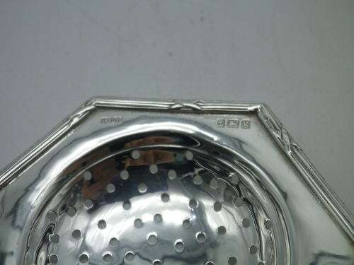 ANTIQUE HALLMARKED SILVER TEA STRAINER, Wooden handle  Birmingham 1906 Henry Clifford Davis  18.5 cm
