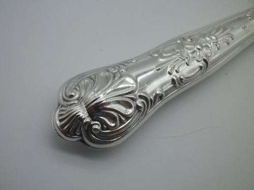 Hallmarked Silver Handled QUEENS pattern CAKE LIFTER Sheffield 1978 Harrison Bros