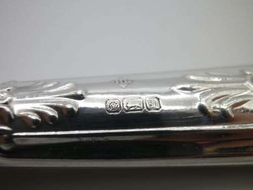Hallmarked Silver Handled QUEENS pattern CAKE LIFTER Sheffield 1978 Harrison Bros